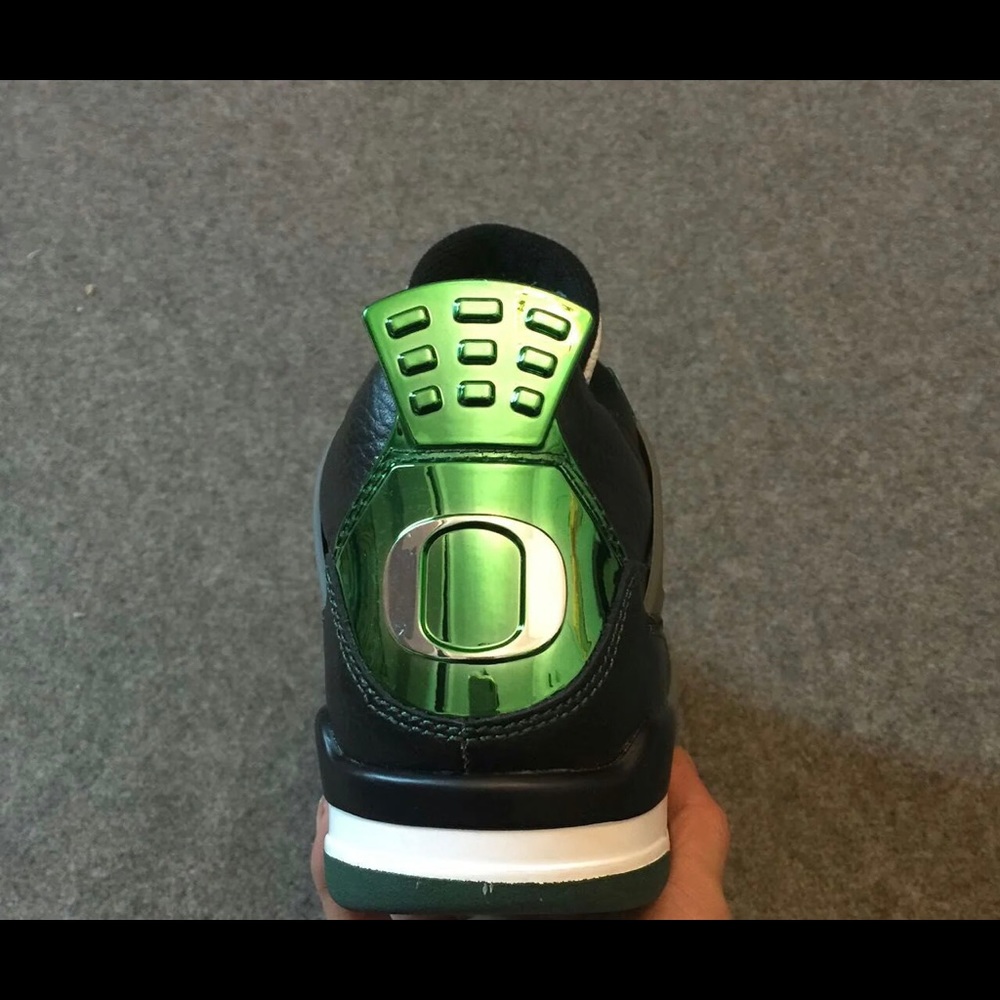 Nike AirJordan 4 Oregon Ducks Retro Sneakers Shoes - Picture 1 of 9